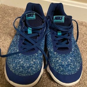 Women’s night me sneakers